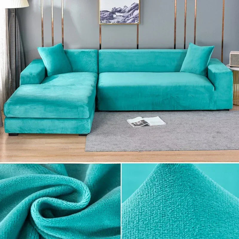 Et grønt velour stretch sofabetræk, der forvandler en gammel sofa til et elegant møbel.