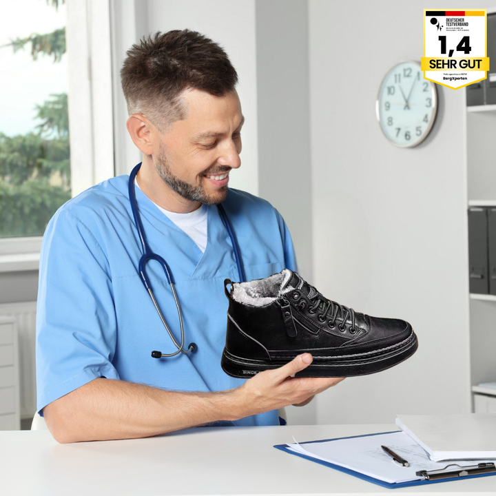 Nærbillede af ArcticTrek Pro-skoens sål, viser skridsikker funktionalitet for sikkert greb på forskellige overflader.