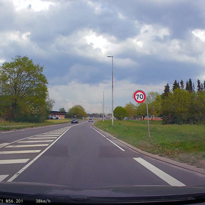 Ultra HD 4K bilkamera med GPS & WiFi, elegant design, 2,45-tommer IPS-skærm, bredt synsfelt til biler & motorcykler