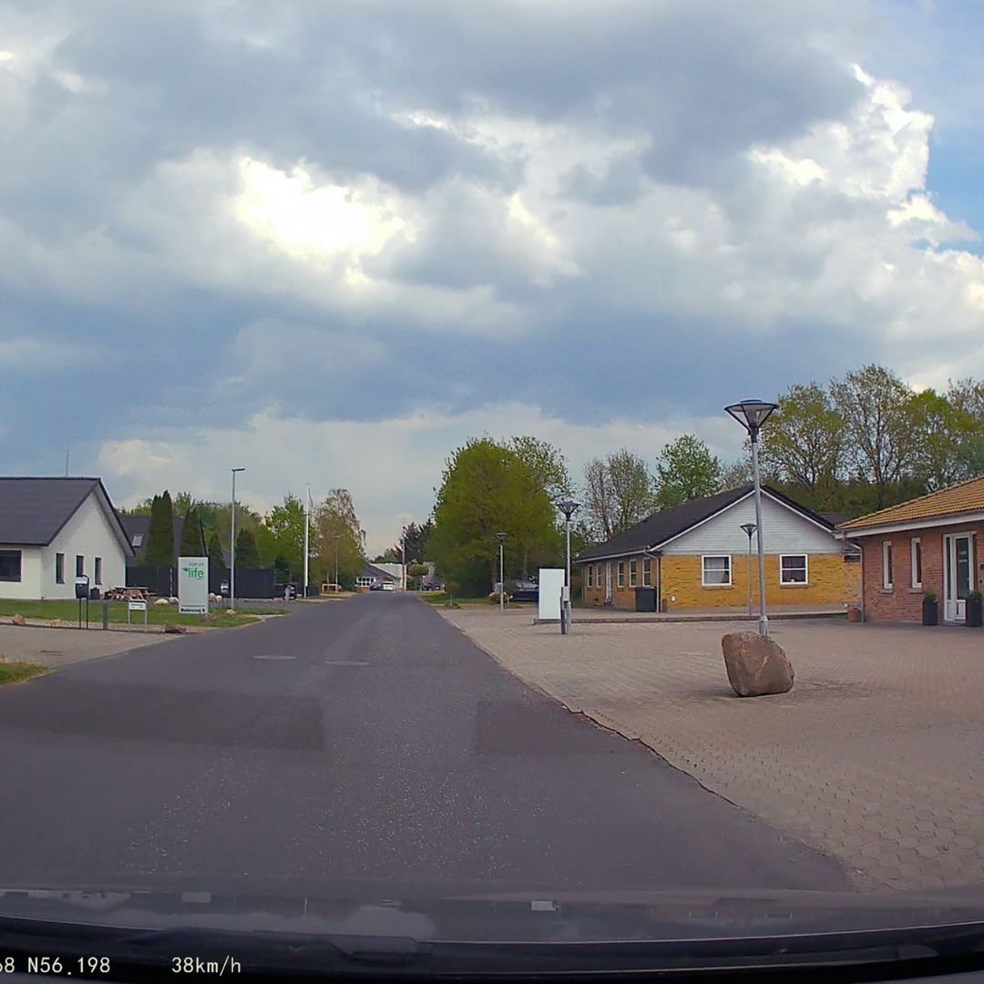 Ultra HD 4K bilkamera med GPS & WiFi, elegant design, 2,45-tommer IPS-skærm, bredt synsfelt til biler & motorcykler