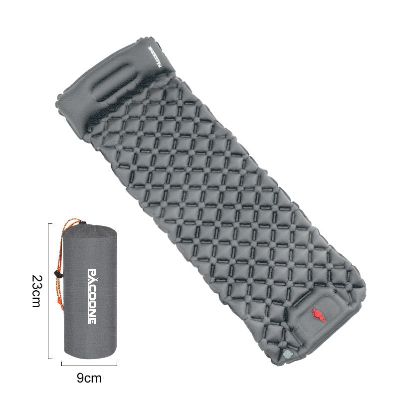 Ultralet camouflagelook liggeunderlag med integreret fodpumpe, vandafvisende, ideelt til udendørs eventyr, sideansigt.