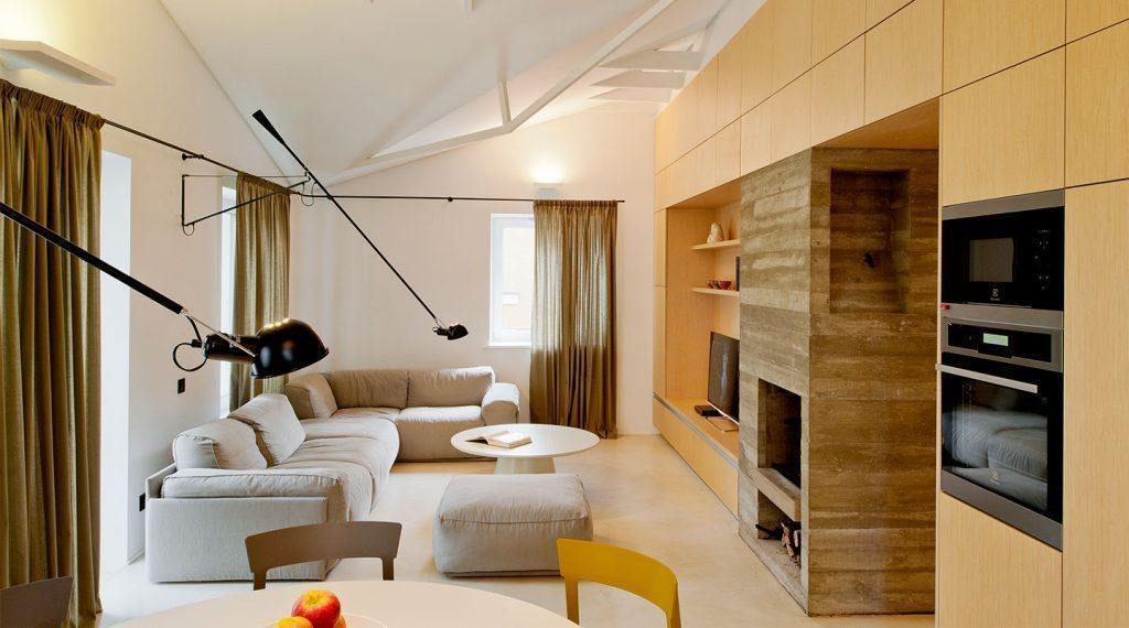 Justerbar væglampe 265, industriel elegance, aluminiumsskærm, metalramme, fleksibel belysning til hjemmet.