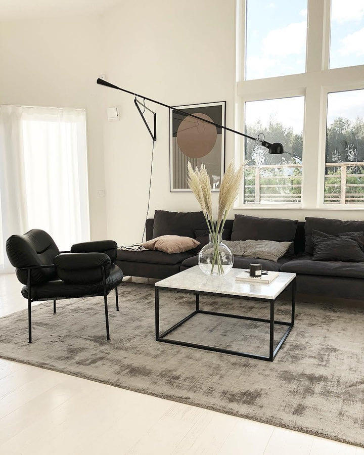 Justerbar væglampe 265, industriel elegance, aluminiumsskærm, metalramme, fleksibel belysning til hjemmet.