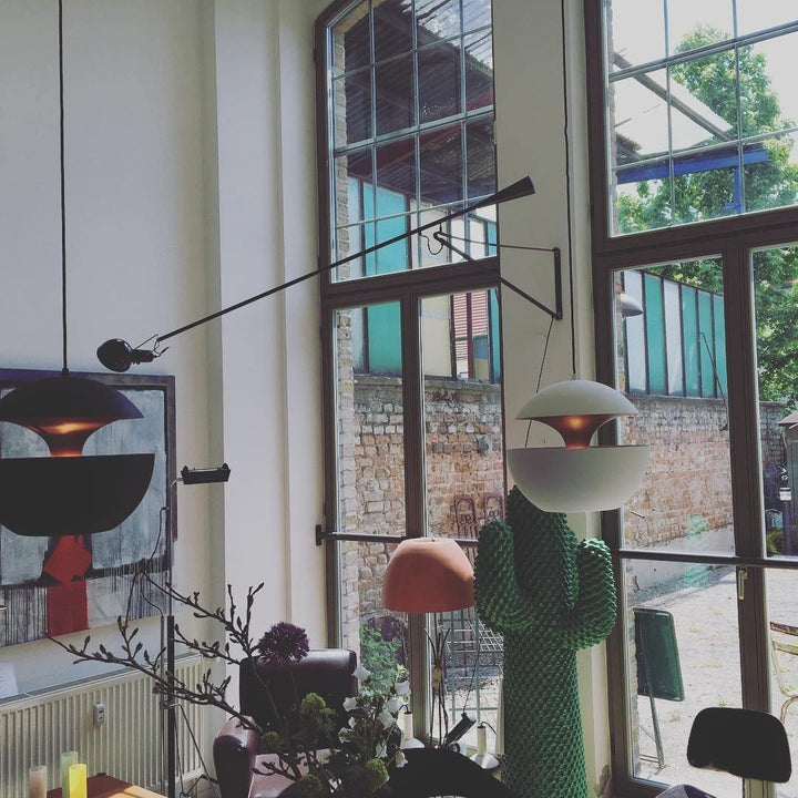 Justerbar væglampe 265, industriel elegance, aluminiumsskærm, metalramme, fleksibel belysning til hjemmet.