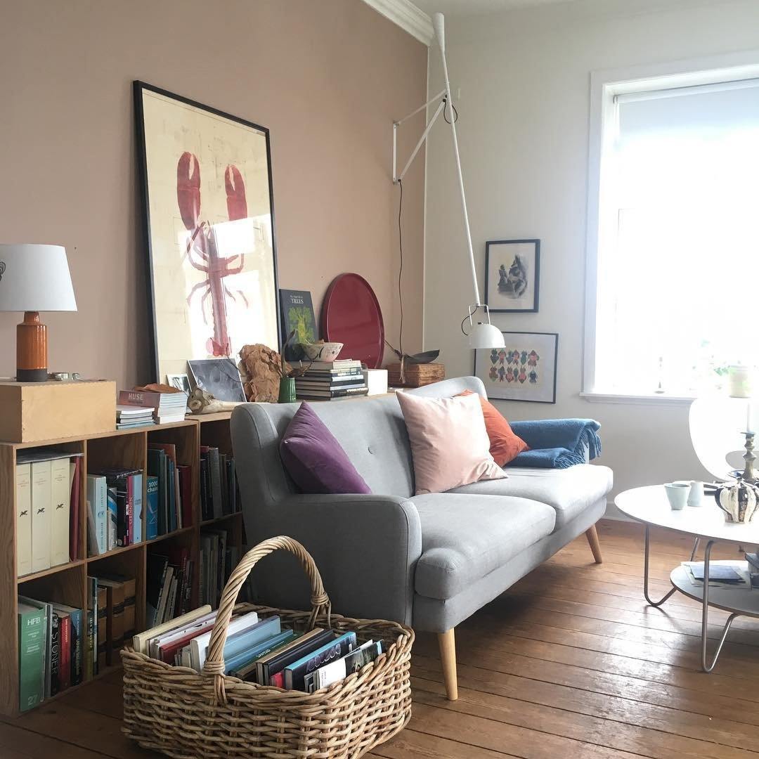 Justerbar væglampe 265, industriel elegance, aluminiumsskærm, metalramme, fleksibel belysning til hjemmet.