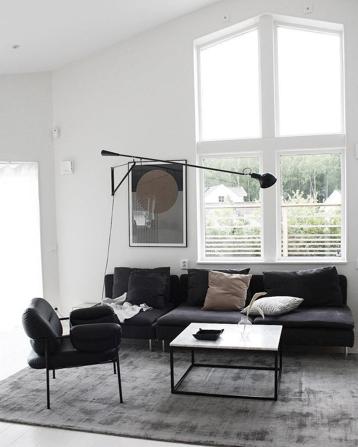 Justerbar væglampe 265, industriel elegance, aluminiumsskærm, metalramme, fleksibel belysning til hjemmet.