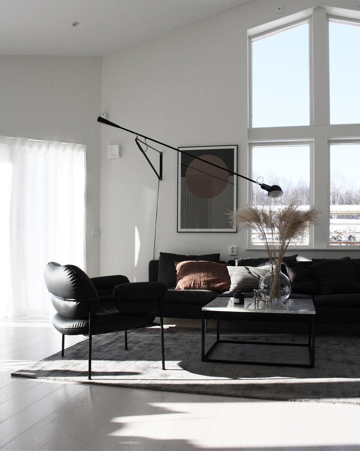 Justerbar væglampe 265, industriel elegance, aluminiumsskærm, metalramme, fleksibel belysning til hjemmet.