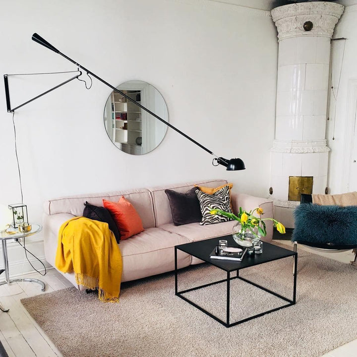 Justerbar væglampe 265, industriel elegance, aluminiumsskærm, metalramme, fleksibel belysning til hjemmet.