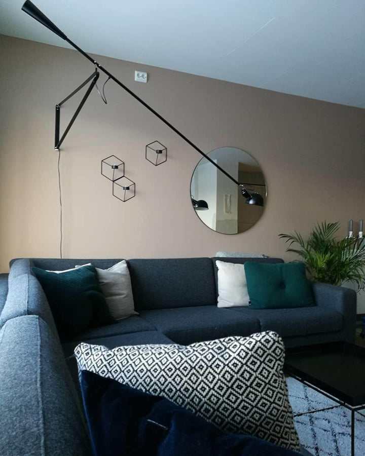 Justerbar væglampe 265, industriel elegance, aluminiumsskærm, metalramme, fleksibel belysning til hjemmet.