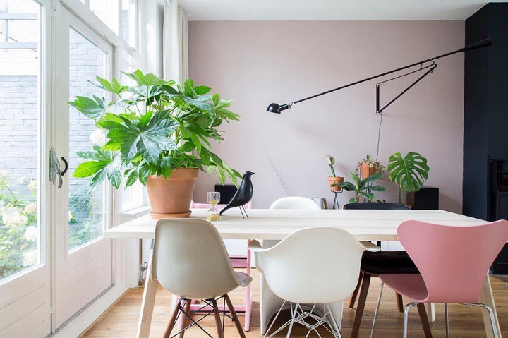 Justerbar væglampe 265, industriel elegance, aluminiumsskærm, metalramme, fleksibel belysning til hjemmet.