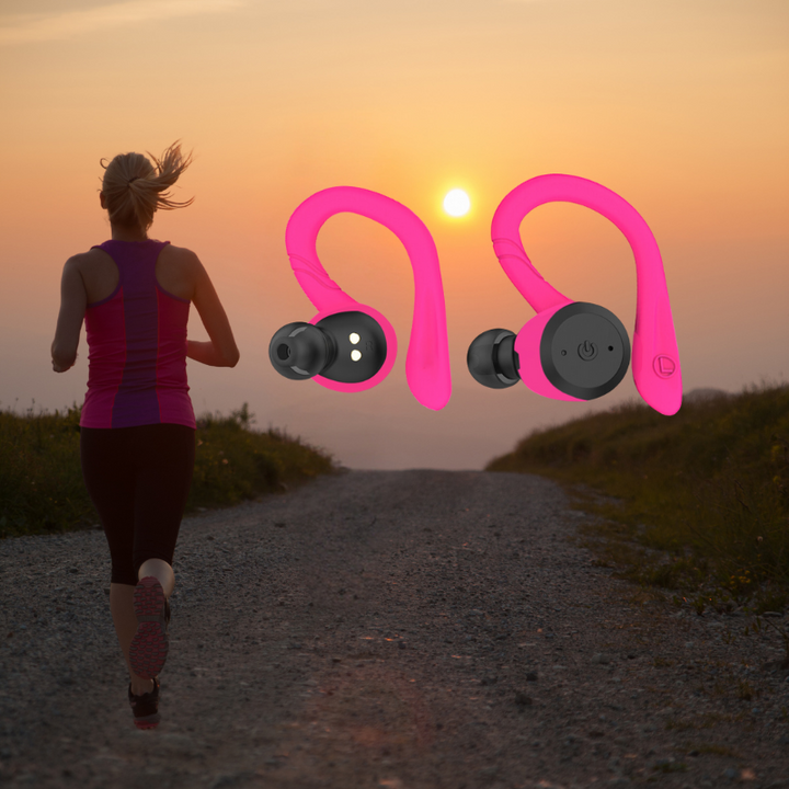 Vandtætte trådløse sportsørepropper med ergonomisk design og 20 timers spilletid, ideelle til aktiv brug og regn.